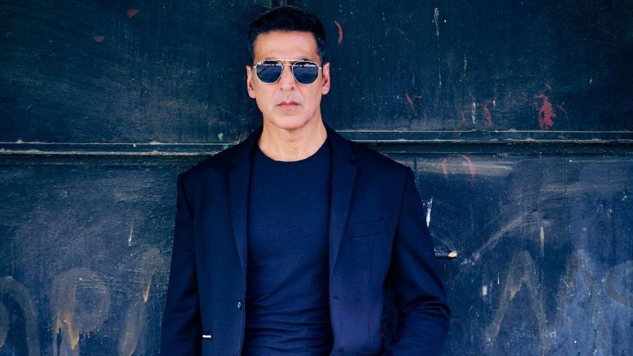 Bollywood pours in love for Akshay Kumar as he turns a year older. Read full story here